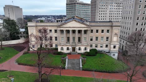 Government-building-on-Richmond,-Virginia-capitol-complex