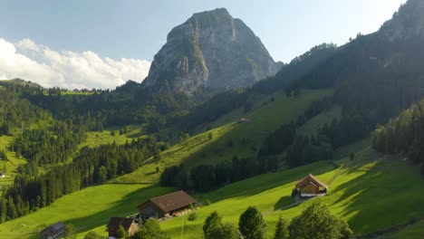 toma de establecimiento de grosser mythen en schwyz, suiza