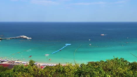 Koh-Larn-Landschaft-Natur-Meer-Strandblick-Mit-Blauem-Himmel-Sonniger-Tag