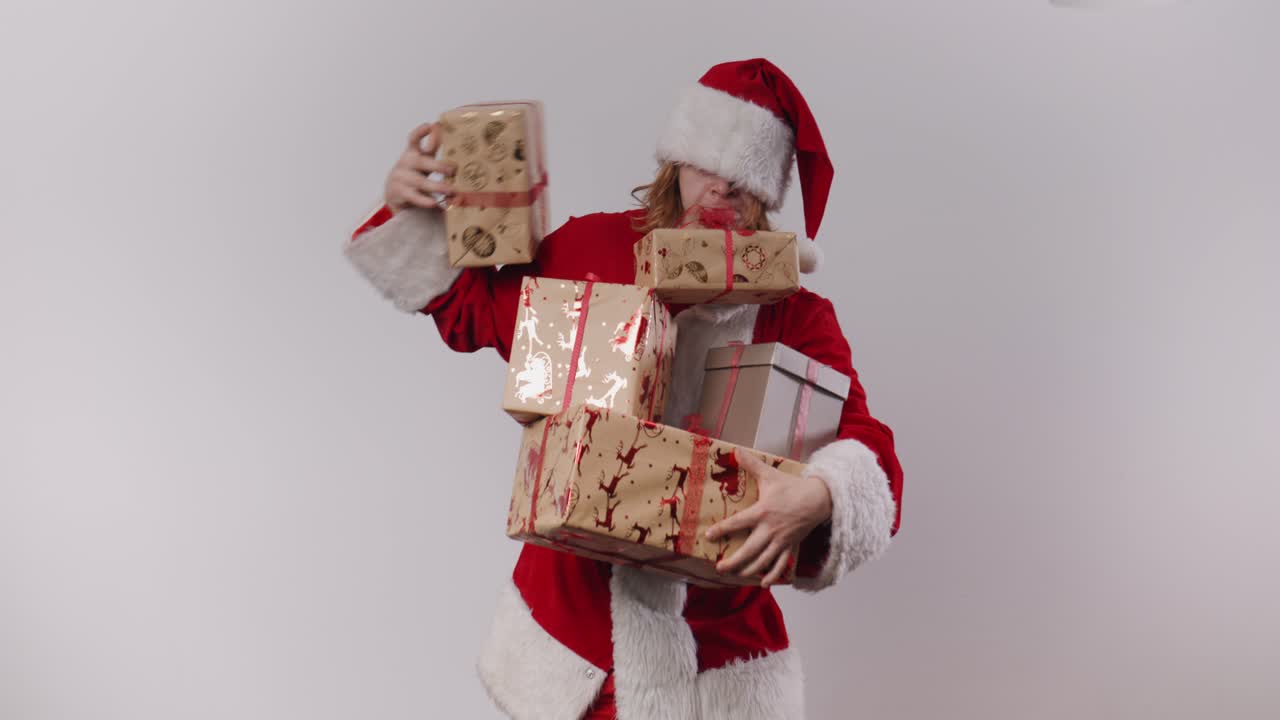 Vídeo Premium - El terrible santa jake tiene dificultades para llevar ...