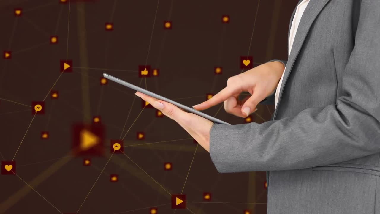 연결 아이콘의 네트워크에 대항하여 디지털 태블릿을 사용하는 사업가