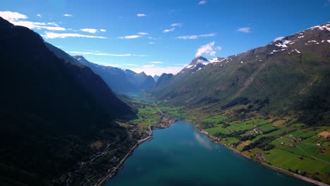 Imágenes-Aéreas-Hermosa-Naturaleza-Noruega.