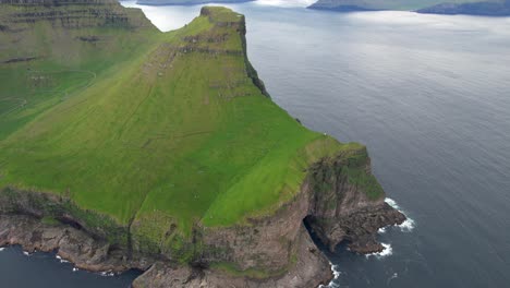 Mossy-cliff-early-in-morning-near-sea