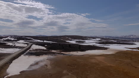 filmado con drones, imágenes aéreas cinematográficas de la montaña de røros en storwartz, noruega