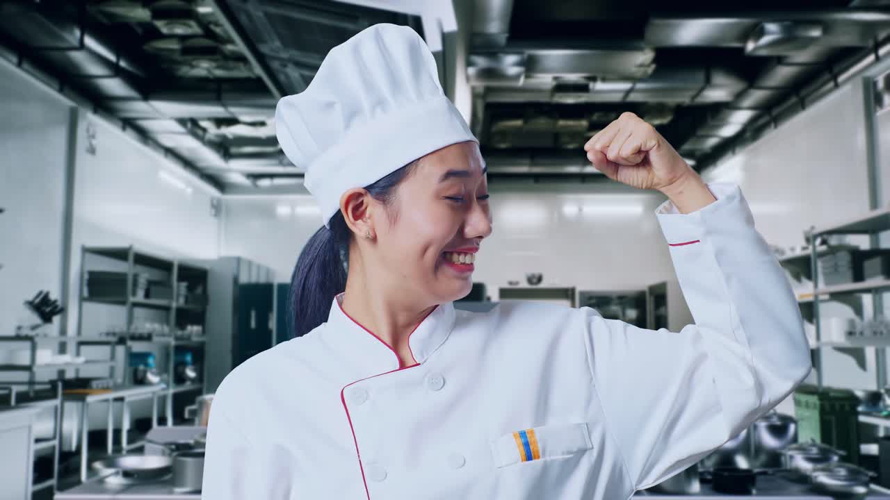 성공을 축하하는 행복한 셰프