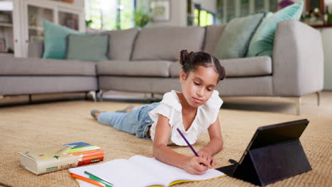 tableta, escritura y niña o niño para el hogar