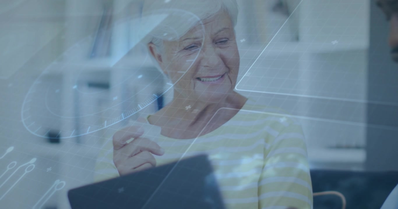 Vídeo vertical: Mulher idosa reagindo a um alerta de PC, levantando um dispositivo branco enquanto um HUD mostra dados de saúde
