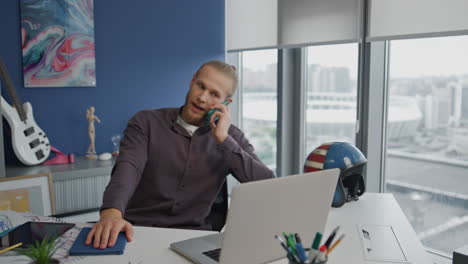 Aggressive-businessman-arguing-phone-office-closeup.-Man-talking-in-raised-tone