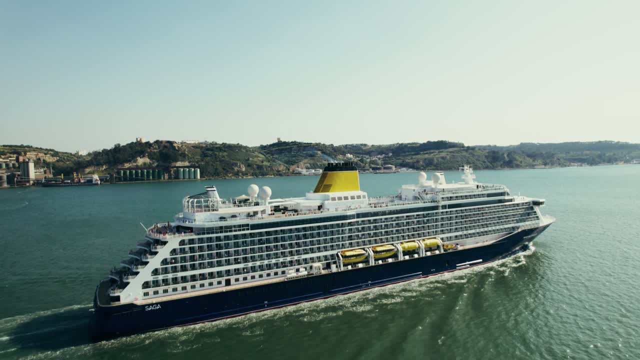 바다에서 사가 크루즈 선박
