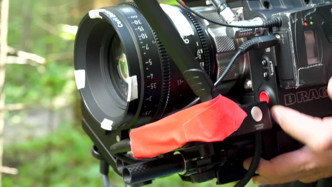 사용 중인 전문 카메라