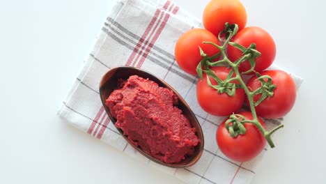 tomato paste and fresh tomatoes