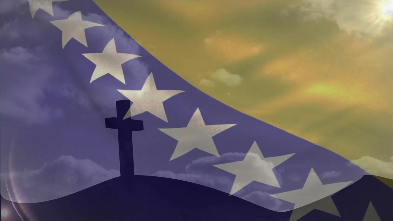 Bandeira surgindo e tremulando sobre a cruz, nuvens flutuando e raios de sol brilhando evocando a lembrança do amanhecer.