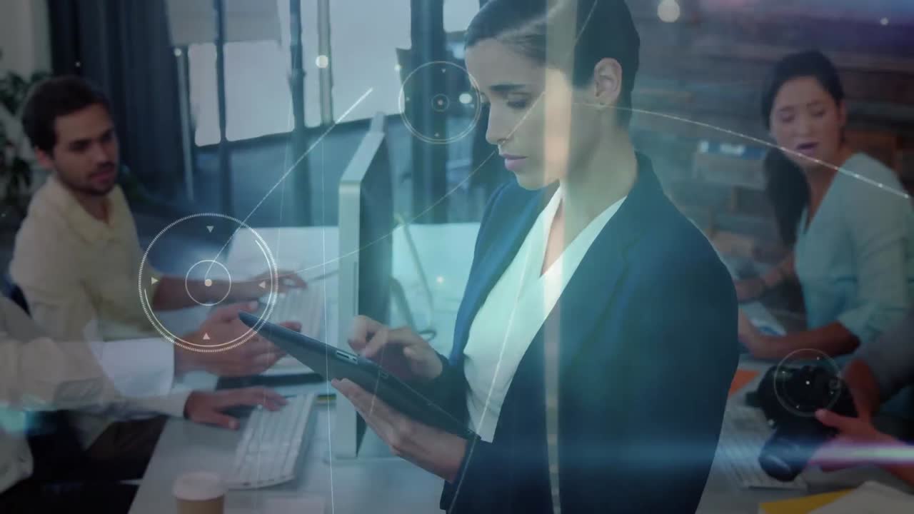 animación de la red de conexiones entre diversas personas de negocios en la oficina