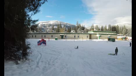 Niña-Jugando-En-La-Nieve-Durante-El-Invierno-4k