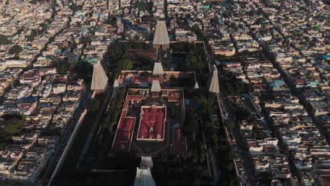 Vista-Superior-Aérea-De-Las-Torres-Del-Templo-Arunachalesvara-Desde-La-Colina-Arunachala