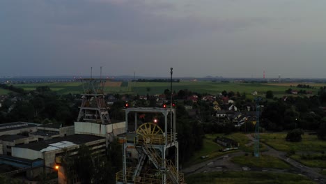 Ascensor-Gliwice-En-Puesta-De-Sol,-Polonia,-Europa