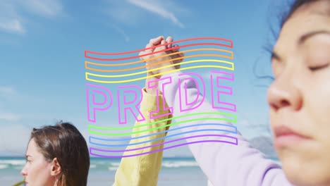 animación de la bandera del orgullo sobre una pareja de lesbianas diversas tomadas de la mano junto al mar