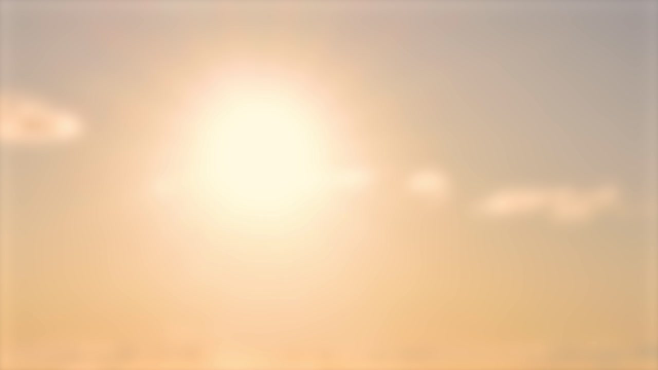 하늘에 구름과 함께 해가 지고