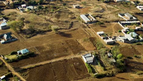 vista aérea de la zona rural de kenia - los suburbios de loitokitok de nairobi, kenia