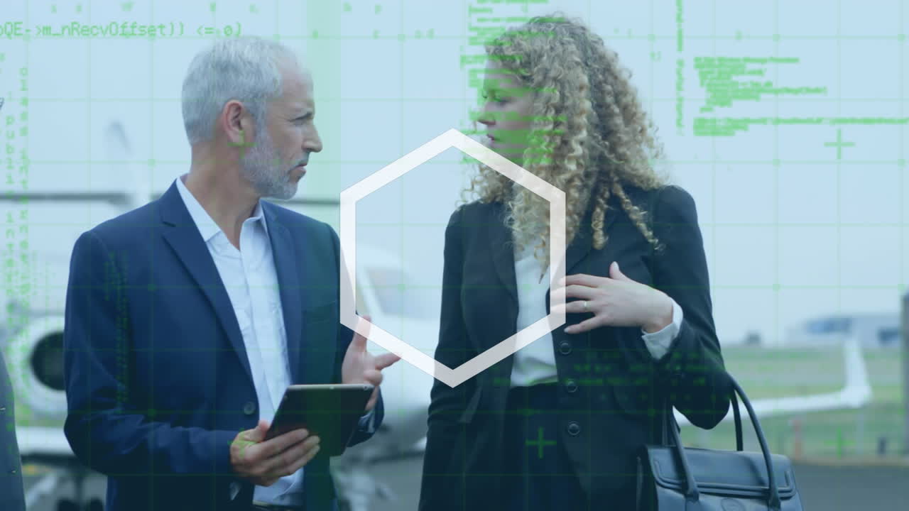 animación del procesamiento de datos sobre personas de negocios usando tableta por avión