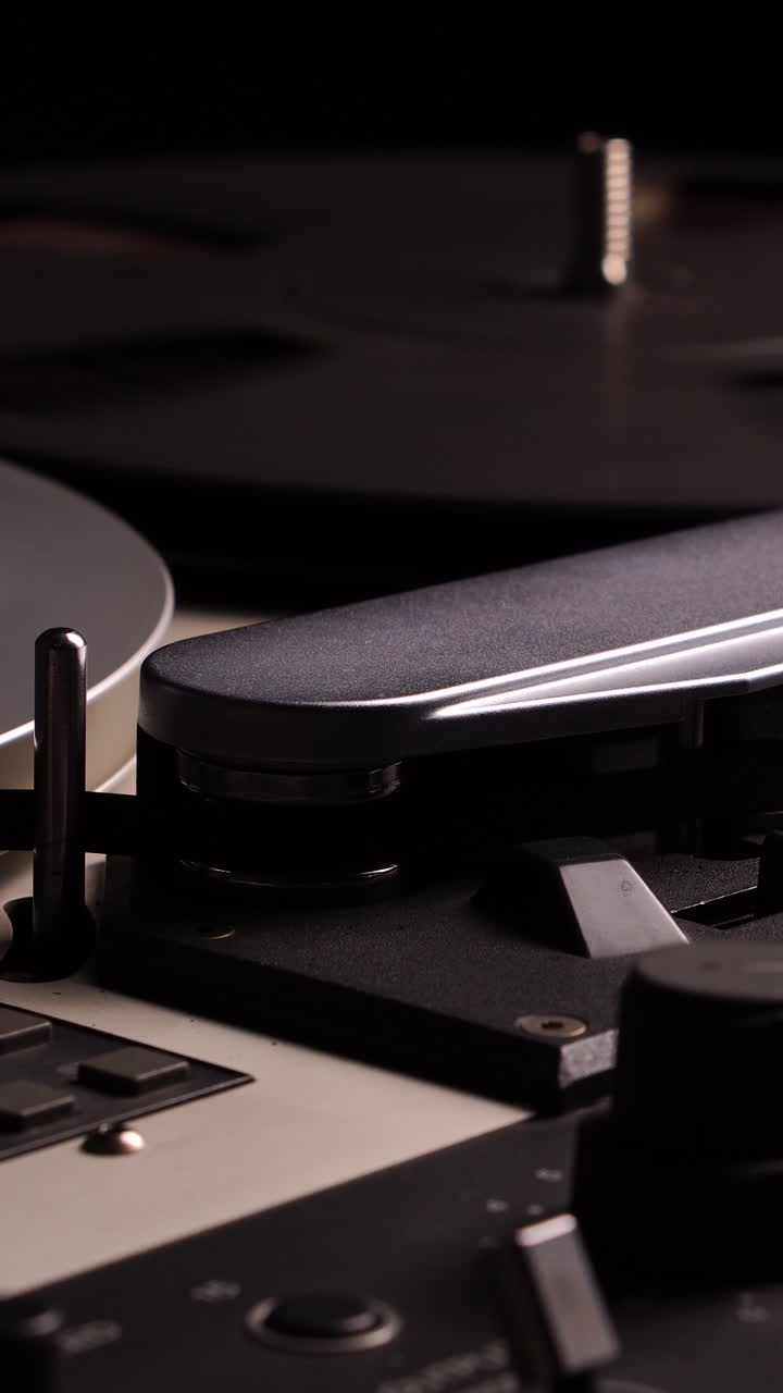 수직 비디오, 프로페셔널 마그네토폰에서 스핀링 릴에서 릴 오디오 테이프, 클로즈업