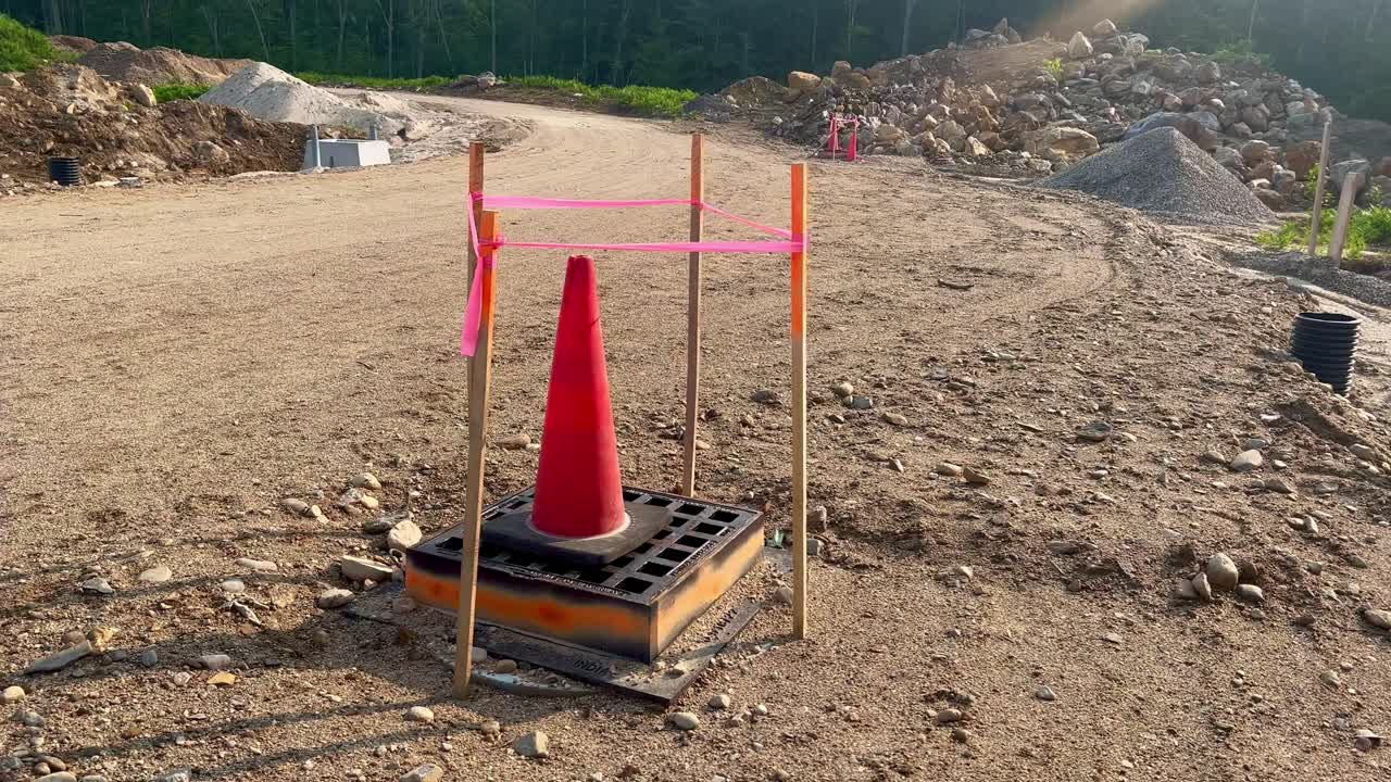 건설 중인 새로운 도로 건설과 배수