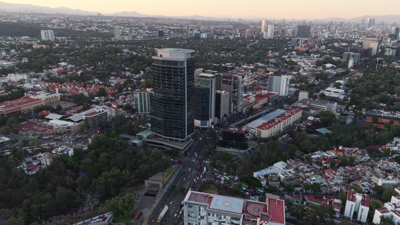 CDMX gün batımı, drone'dan şehir manzarası