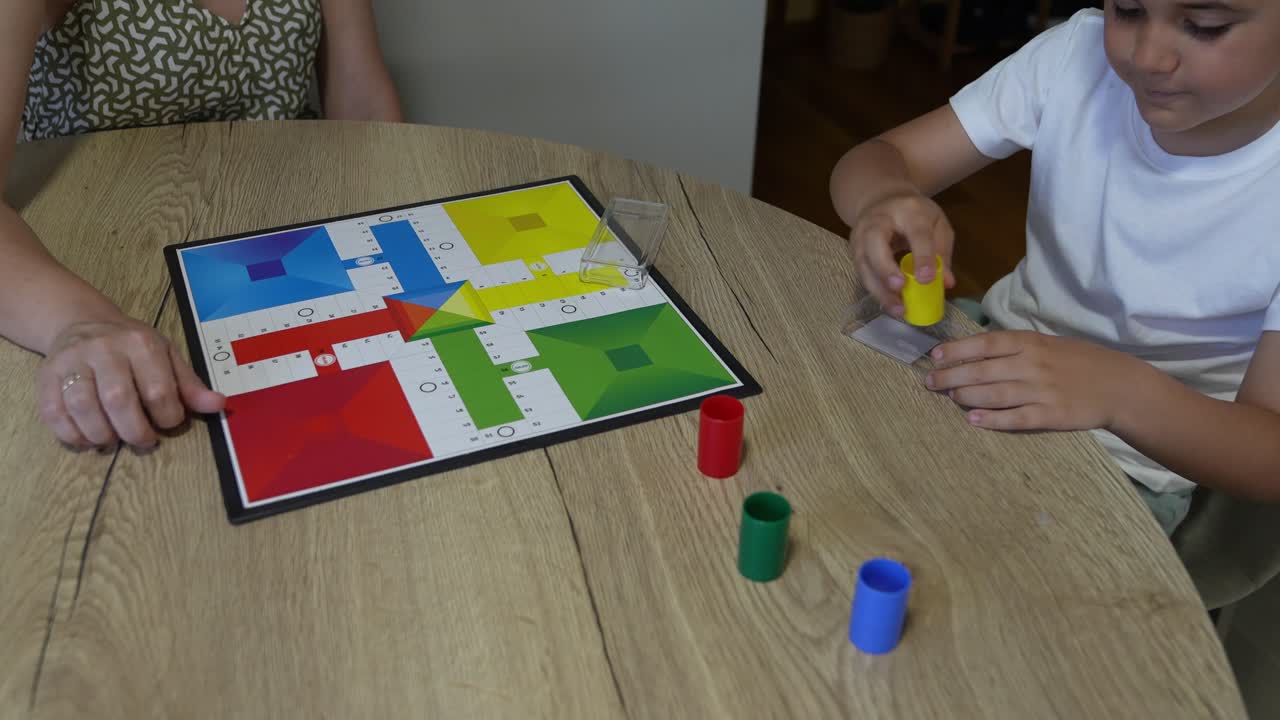 Gioco da tavolo in famiglia