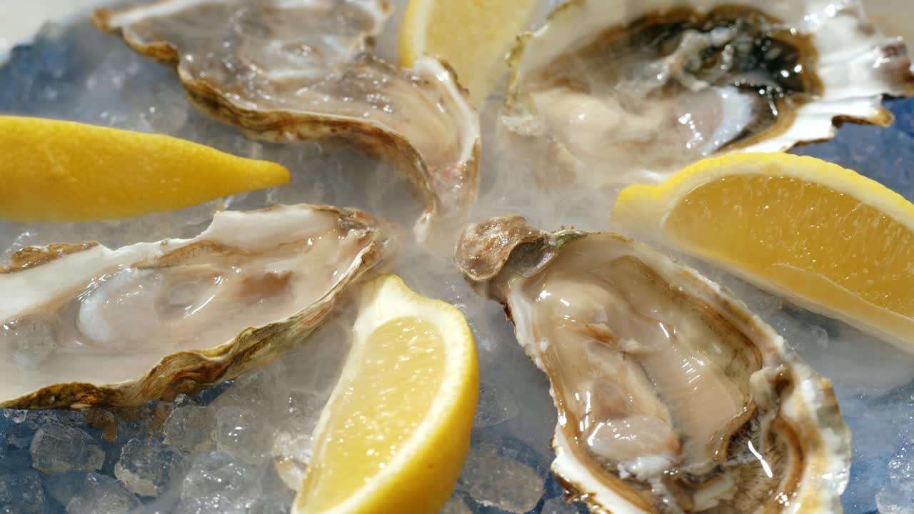 Fresh Oysters with Lemon on Ice