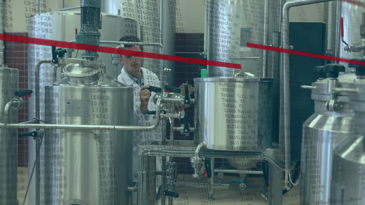 실험실에서 장비와 데이터 처리 애니메이션을 작업하는 과학자