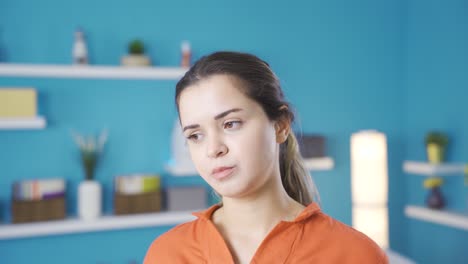 Mujer-Joven-Deprimida-Y-Enojada-Mirando-La-Cámara.