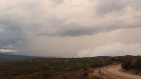 Lauffeuer-Schwerer-Feuersturm-Wolkenrauch-Bedeckt-Wildes-Gebiet-In-Kalifornien