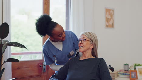 Bürste,-Haare-Und-ältere-Frau-Mit-Helfender-Krankenschwester