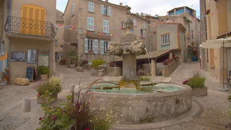 La-grande-fontaine-de-Valensole-in-France,-a-cute-cosy-village