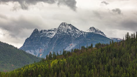 Wolken-über-Den-Cabinet-Mountains-In-Bull-Lake,-Montana