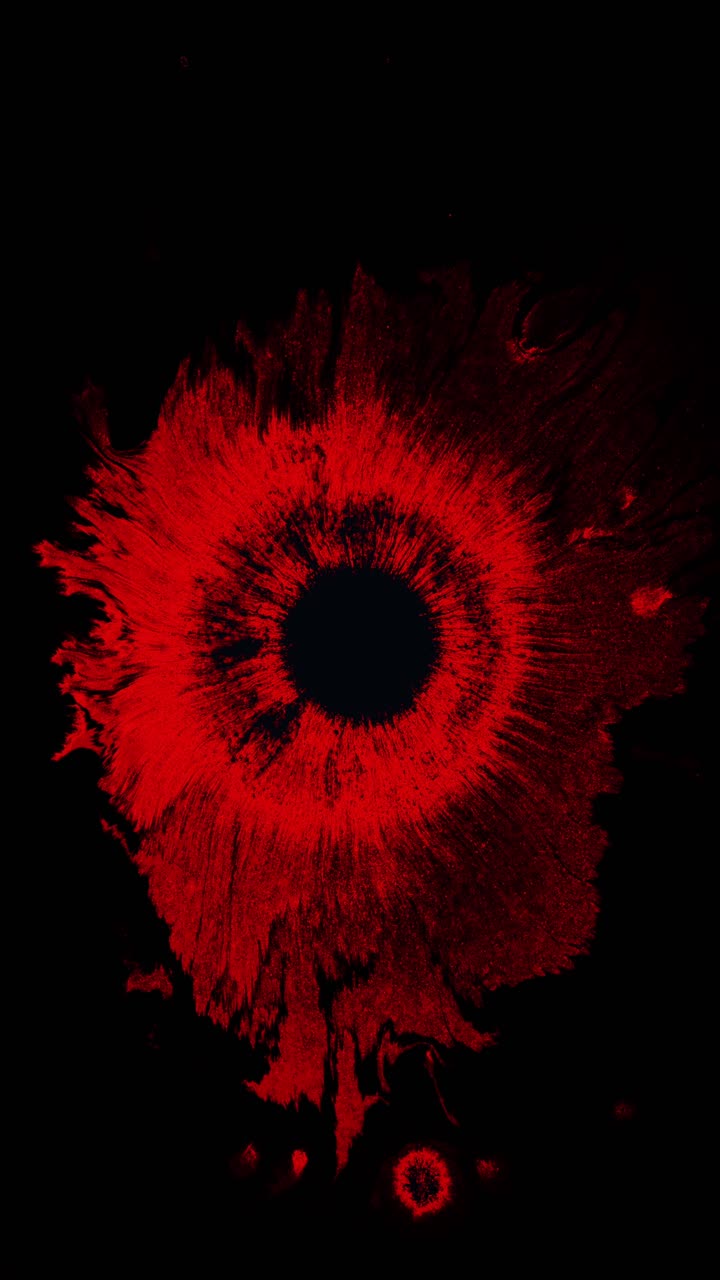 Lodret stop-motion-animation af en rød blækdråbe, der sprøjter ud på sort baggrund, perfekt til gyser- eller thriller-videoer