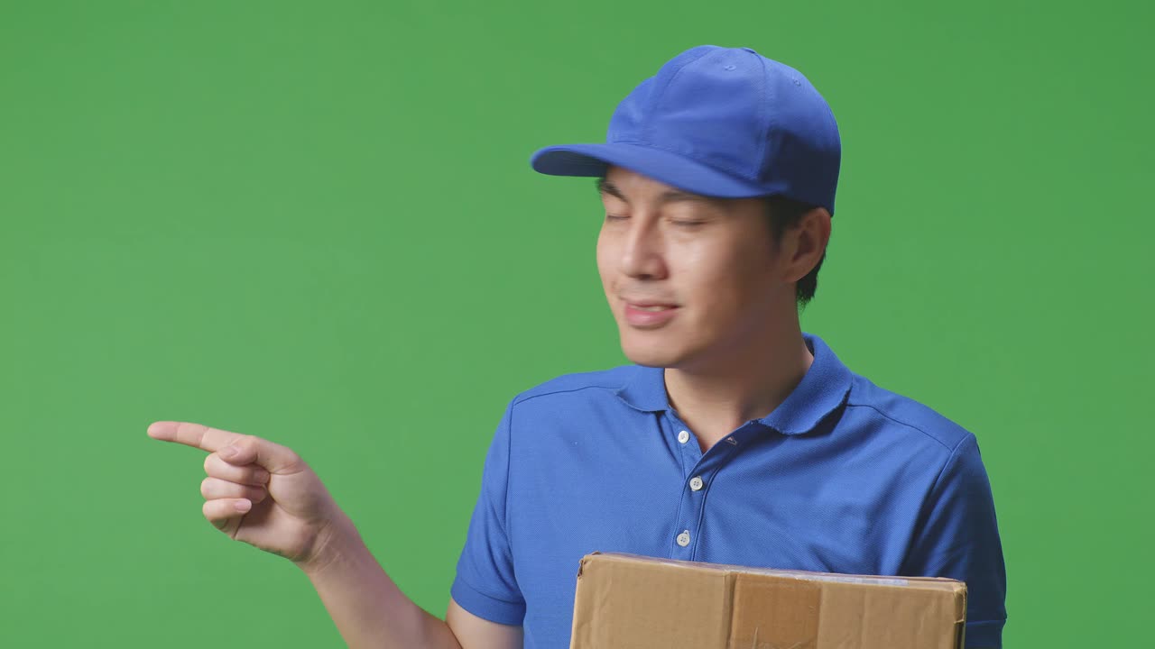 패키지를 운반하는 사람