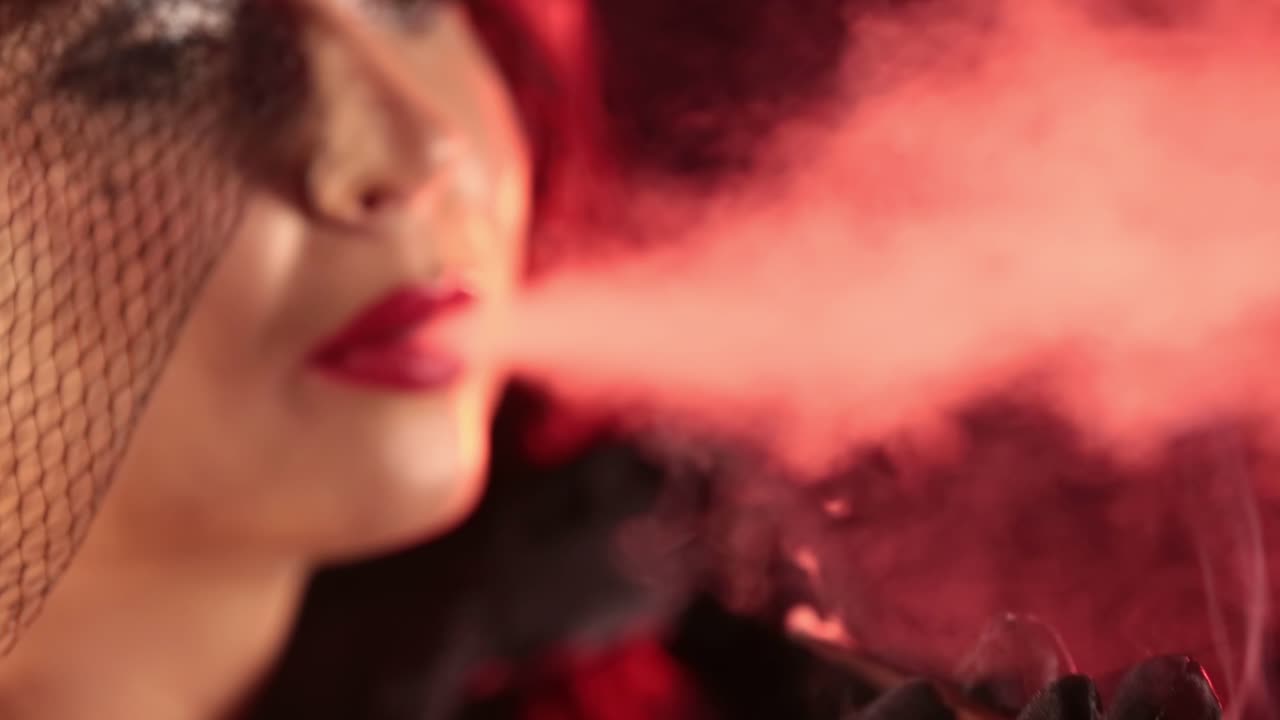 빈티지 담배를 피우는 여자