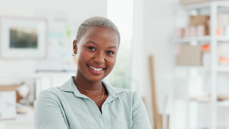 Motivación,-Meta-Y-Mujer-De-Negocios-Que-Parece-Feliz