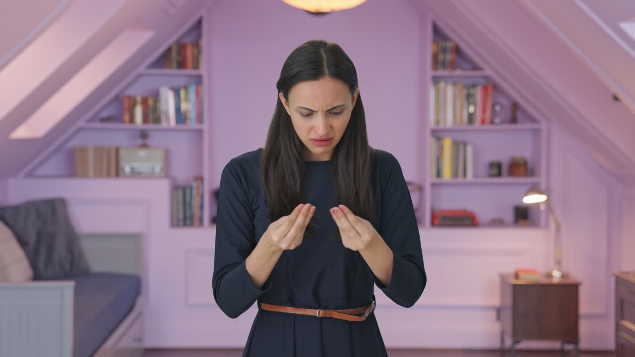 Ragazza indiana che soffre di perdita di capelli