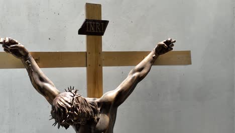 Parish-of-the-Patronage-of-Saint-Joseph-in-Mexico-City,-internal-drone-footage-of-the-crucified-Christ-inside-the-building,-part-6-of-8