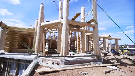 construcción de cabañas de madera en curso