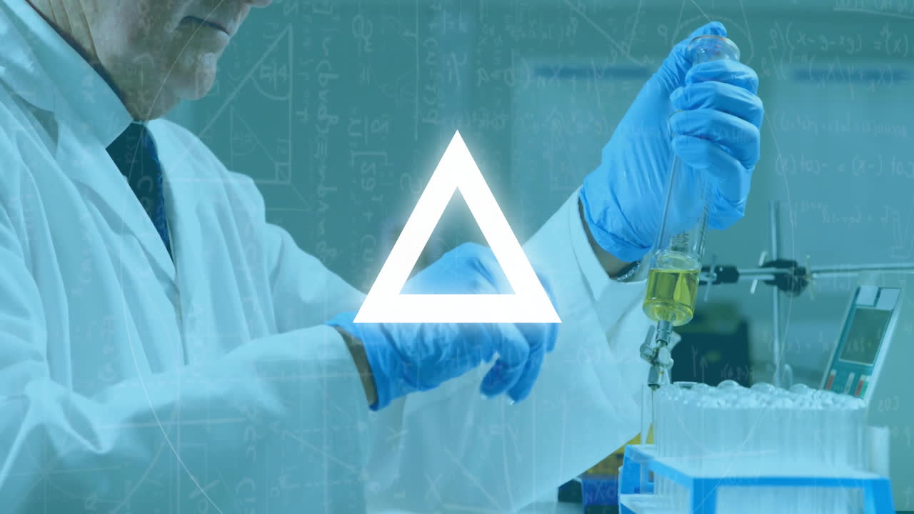 모양의 애니메이션과 데이터 처리에 대한 백인 남성 과학자가 실험실에서 플을 가져가는 것