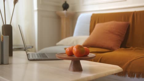 Close-up-shot-of-a-table-centerpiece-with-some-mandarins-on