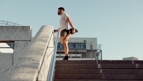 Estiramiento,-Carrera-Y-Fitness-Con-Hombre-En-La-Ciudad