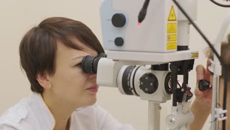 selective laser trabeculoplasty. general diagnosis of eye diseases. ophthalmology gonioscopy lens