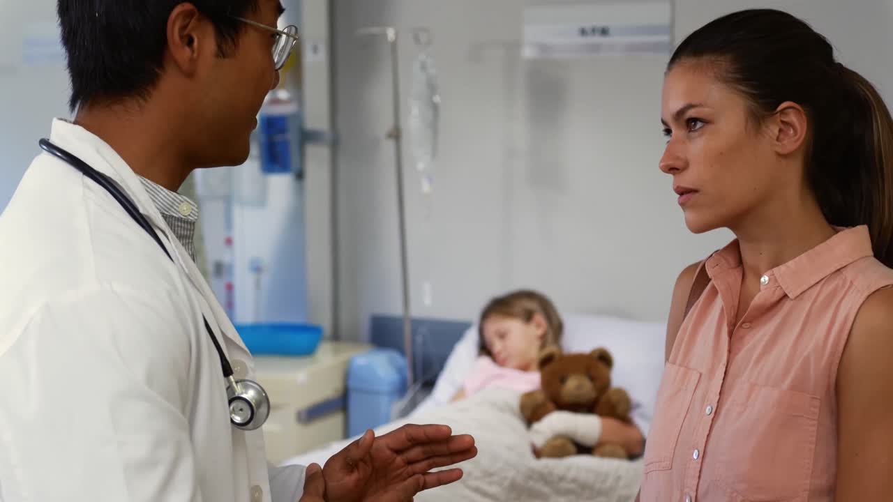 Medico con una donna 4k