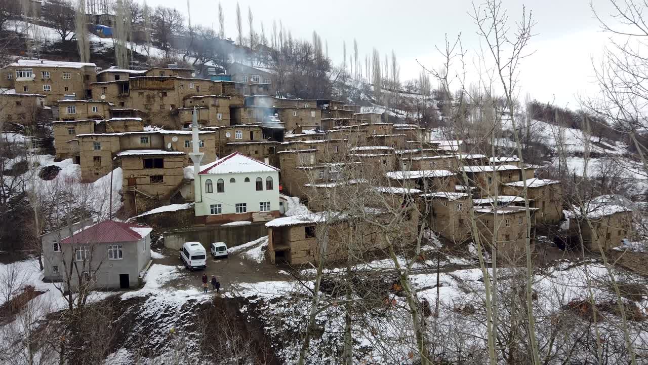 Doğu Anadolu'da taş evli uzak bir köy, Hizan, Bitlis, Türkiye