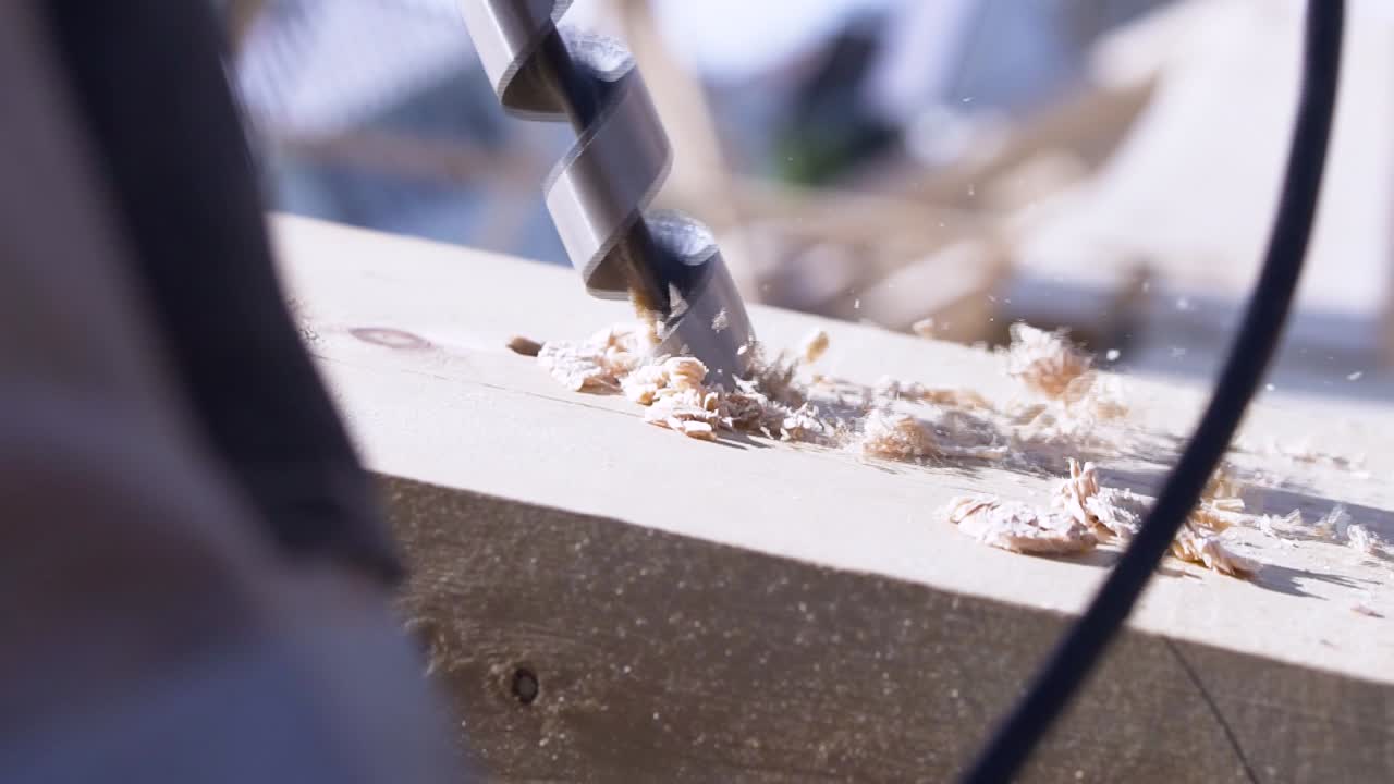 сверление деревянной доски