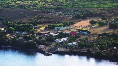 Disparo-De-Establecimiento-De-Alto-ángulo-De-Asentamiento-De-La-Ciudad-De-Kalaupapa-En-La-Isla-De-Molokai-Hawaii-1